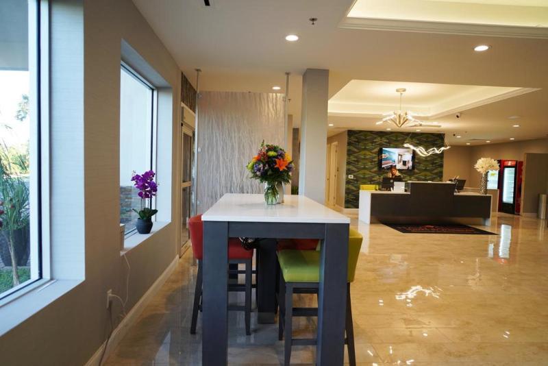 Hawthorn Suites By Wyndham Kissimmee Gateway Eksteriør bilde