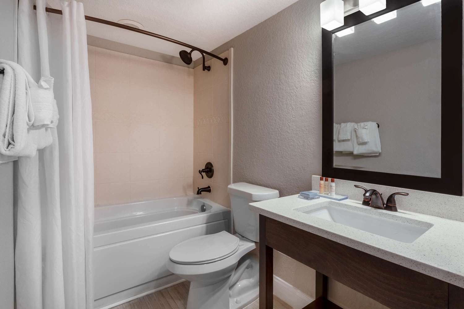 Hawthorn Suites By Wyndham Kissimmee Gateway Eksteriør bilde